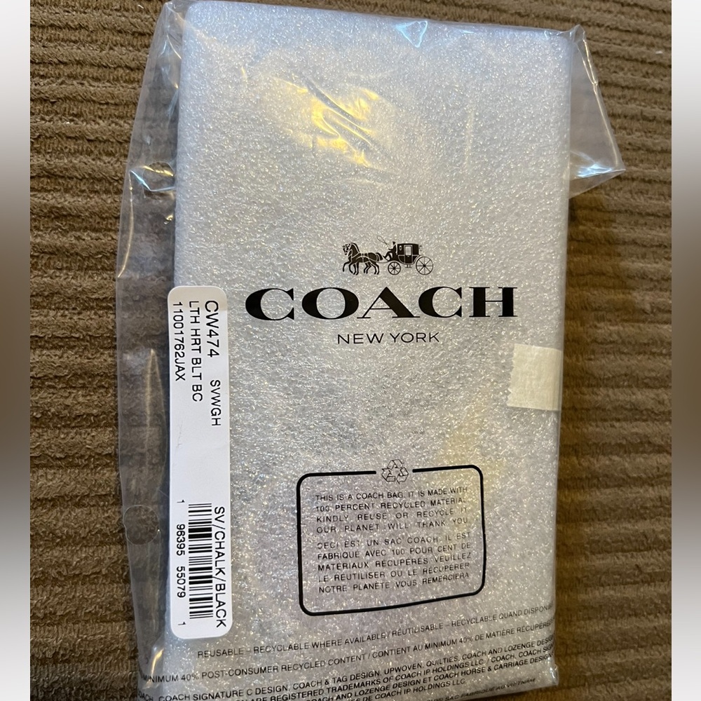 Coach Heart And Bolt Bag Charm nwt in packaging - Picture 2 of 3
